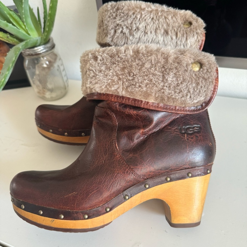 UGG Women's Chestnut Leather Shearling Clogs